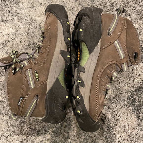 7.5 KEEN WOMENS CIRCADIA MID TOP WATERPROOF HIKING LIGHTLY USED - Picture 14 of 14